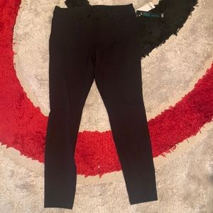 bar III Mid Rise Super Skinny Black Legging. Size Medium.